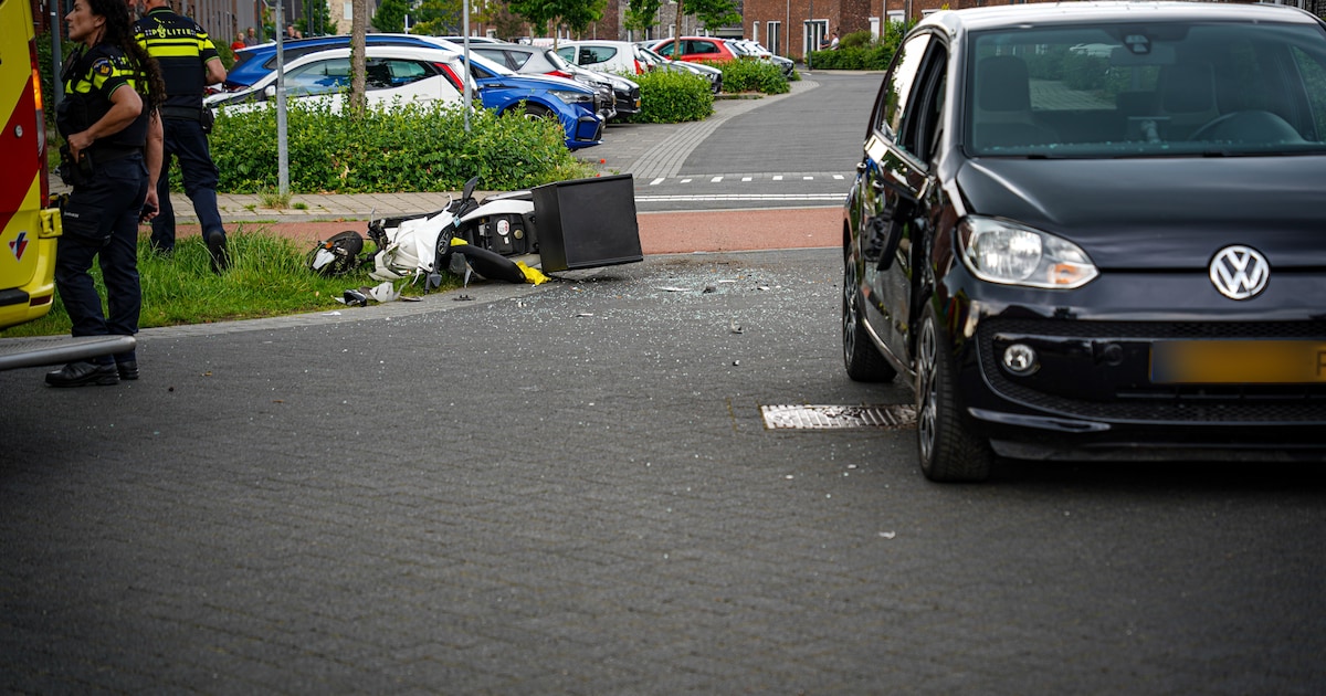 Scooterrijder gewond na botsing met auto in Zutphen
