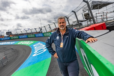 Als een Formule 1-wagen de muur in vliegt, rijdt Taco uit Wierden juist recht op de chaos af