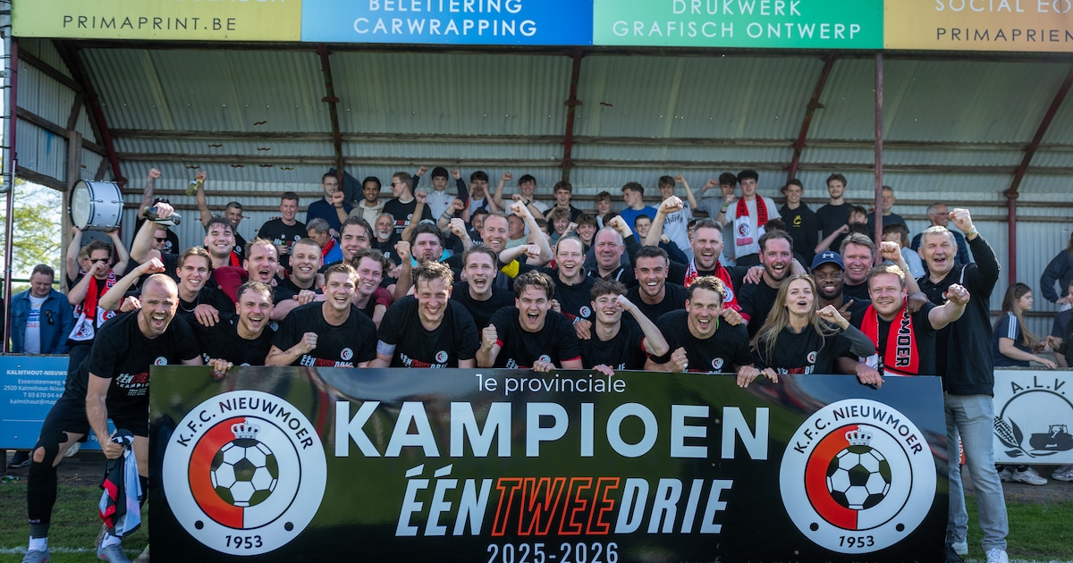 K. Nieuwmoer FC pakt titel en schrijft geschiedenis met derde kampioenschap op rij: “Dit is uniek”