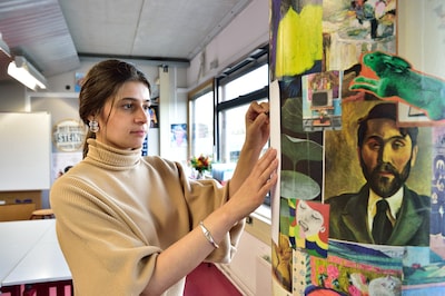 Minkema-docent Noreen portretteert Geert Mak: ‘Hij deed me een beetje aan mijn opa denken’