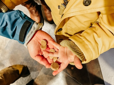 Sinterklaasintocht in Woerden: op deze data mag je met kruidnoten strooien