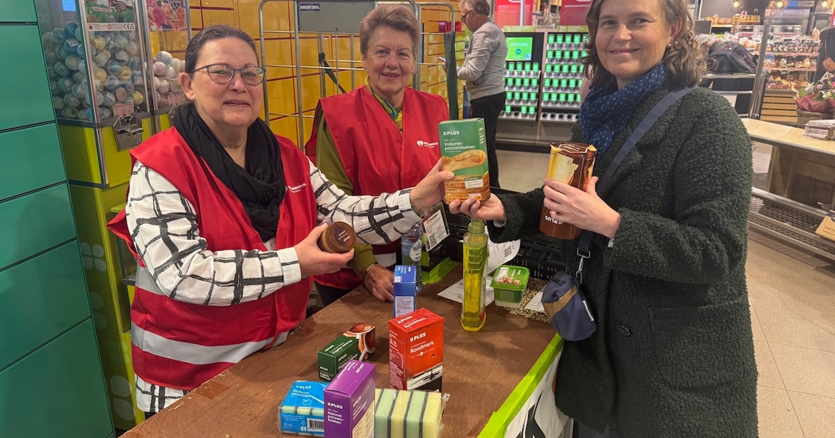 Drie PLUS-filialen in Gouda verzamelen 217 kratten met boodschappen voor voedselbank