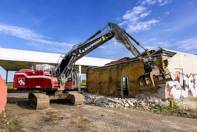 Na jaren leegstand gaat ‘spooktankstation’ langs de A12 nu tegen de vlakte