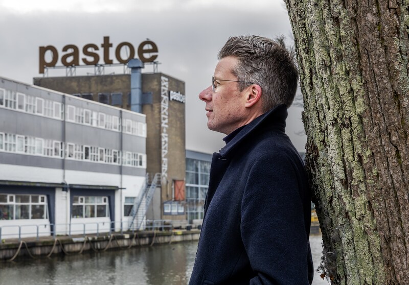 Jasper (50) droomt ervan oude letters uit het Utrechtse straatbeeld ...
