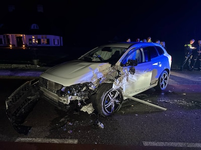 Automobilist botst met tractor in Zwolle