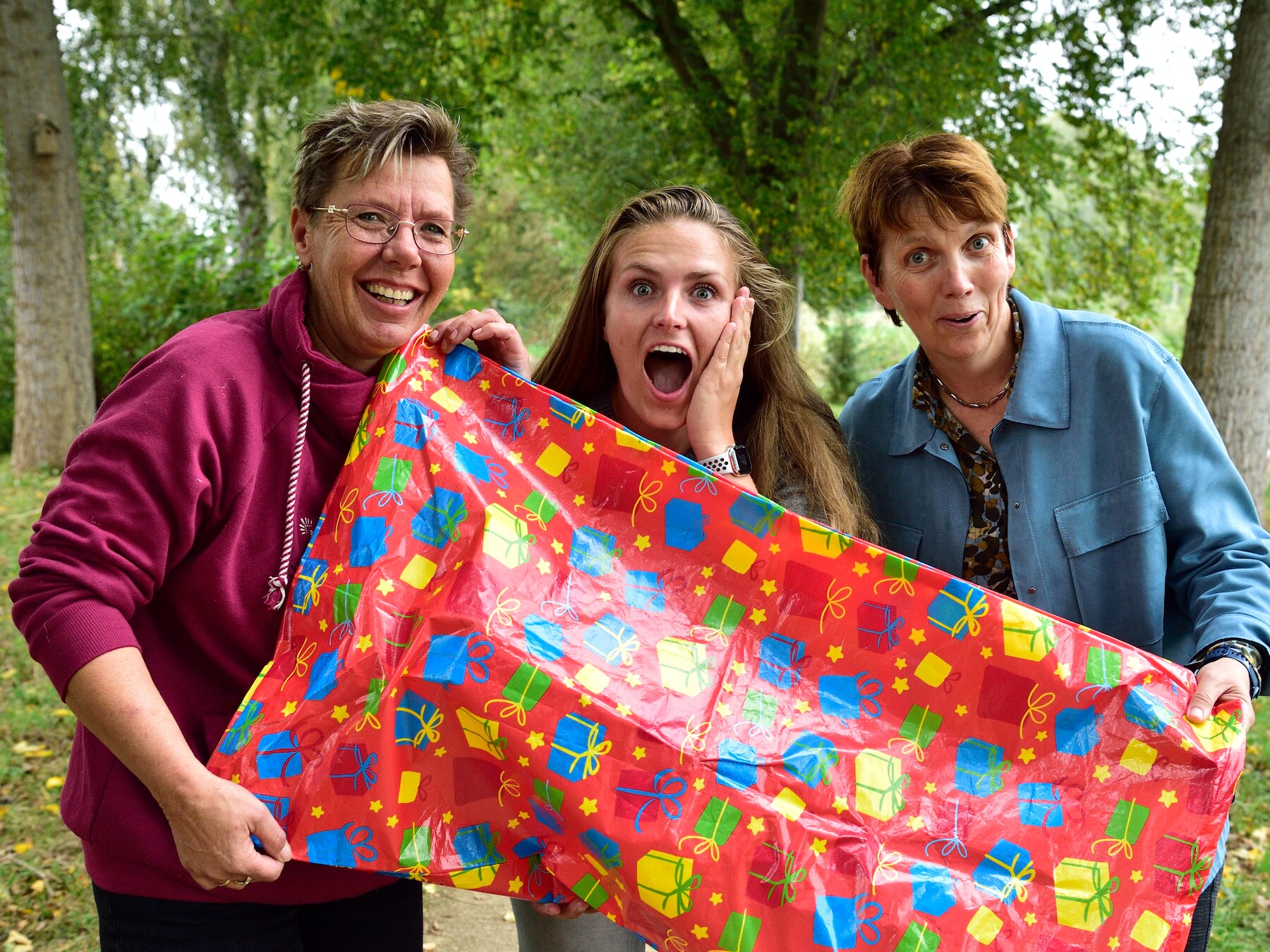 ‘Sinterklaas’ Rita wil steeds meer kinderen in armoede helpen met cadeautjes: ‘Huilend terug in de auto’