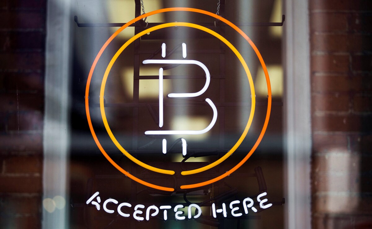 Waarde bitcoin overstijgt goudprijs | Economie | AD.nl