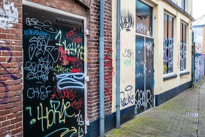 Deze rotte plek in Deventer trekt vooral overlast en duiven aan (en dat moet veranderen)