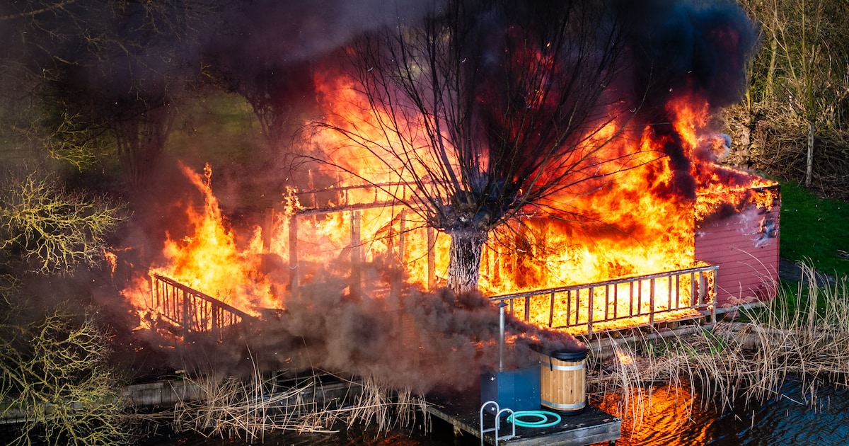 Vakantiehuisje in Mijnsheerenland verwoest door flinke brand