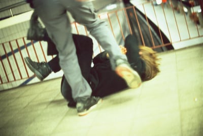 Vrouwen slachtoffer van mishandeling en discriminatie in Eindhoven, politie zoekt verdachten