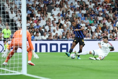 Dumfries begonnen aan bijzonder duel, Inter meteen gevaarlijk tegen Real