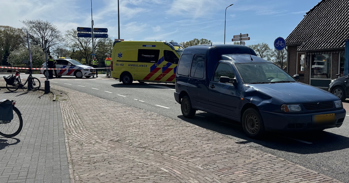 Fietser gewond na aanrijding met bestelbus bij Holten