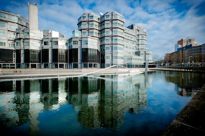 Koning Willem-Alexander bezoekt AIVD-gebouw in Zoetermeer en spreekt over nationale veiligheid