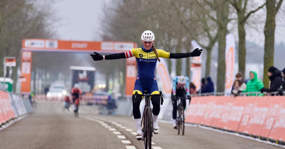 Isis Versluis mag weer een jaar in rood-wit-blauw rijden na nationale titel in het veldrijden