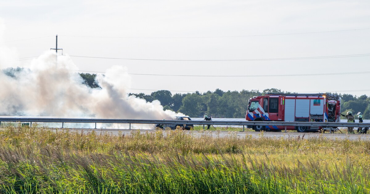 Auto uitgebrand op A7 bij Heerenveen