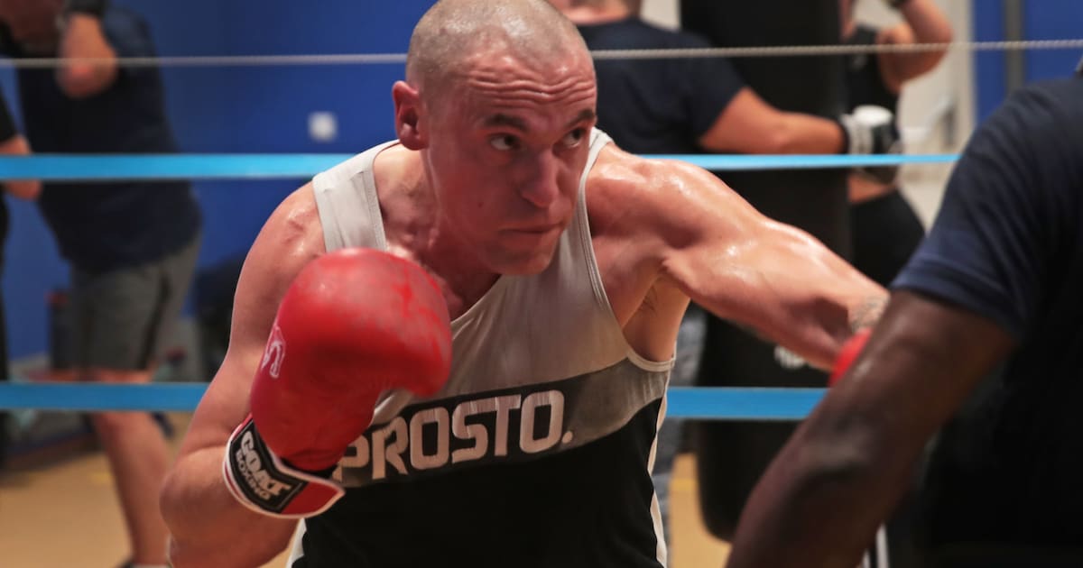 Matteusz Rojek maakt pas op de plaats tijdens jubileumgala Boxing ...