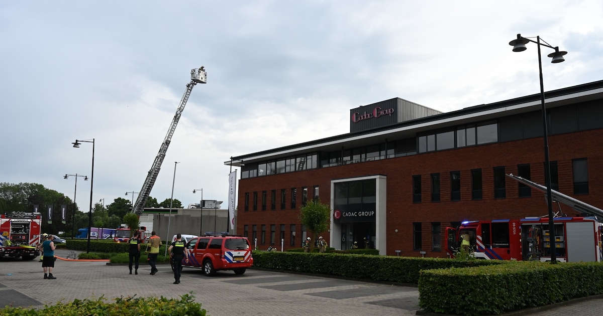 Rook bij brand in bedrijfspand in Vianen