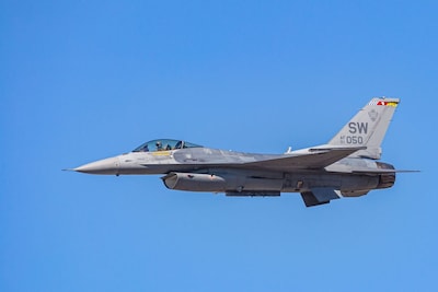 Amerikaanse F-16’s onderscheppen vliegtuigen boven golfclub Trump