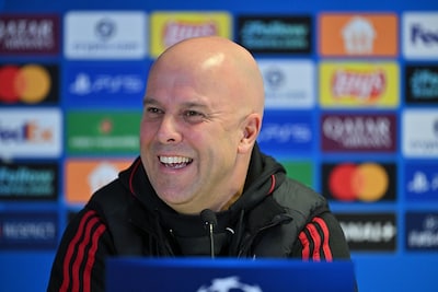 Arne Slot gaat in op vertrek Quinten Timber en Xabi Alonso: ‘Een van de raarste vragen die ik ooit heb gekregen’