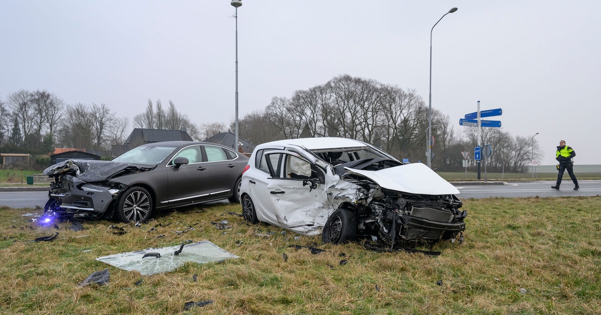 Gewonde bij botsing op N997 in Holwierde