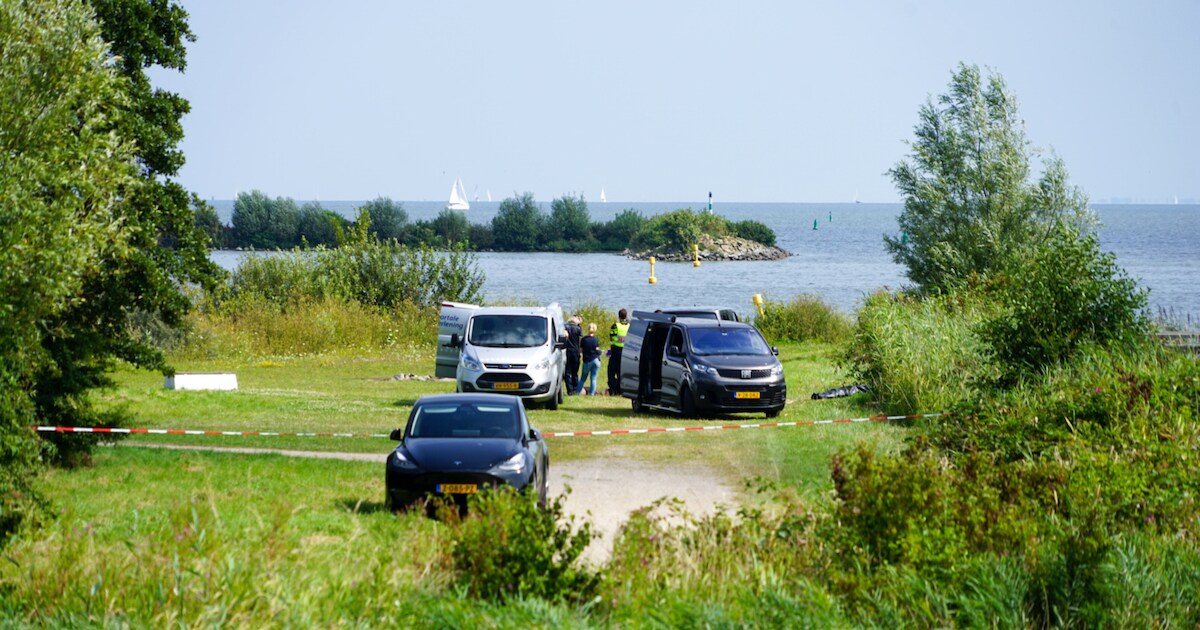 Overleden persoon aangetroffen in het water langs Oosterdijk in Medemblik