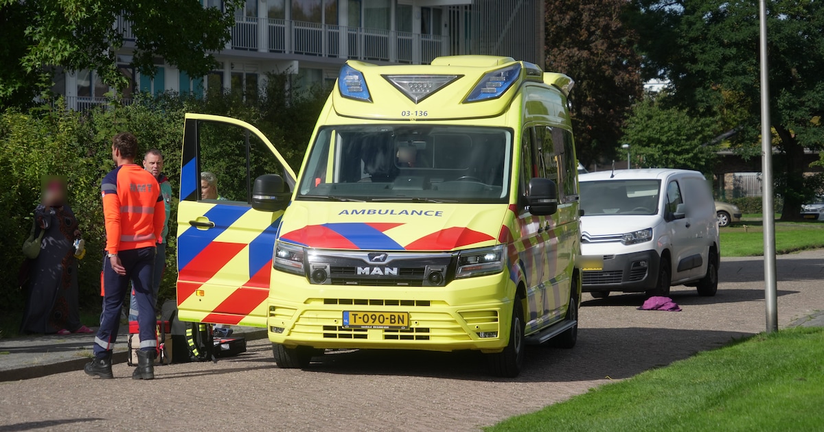Kind zit bekneld door aanrijding met bestelauto in Coevorden