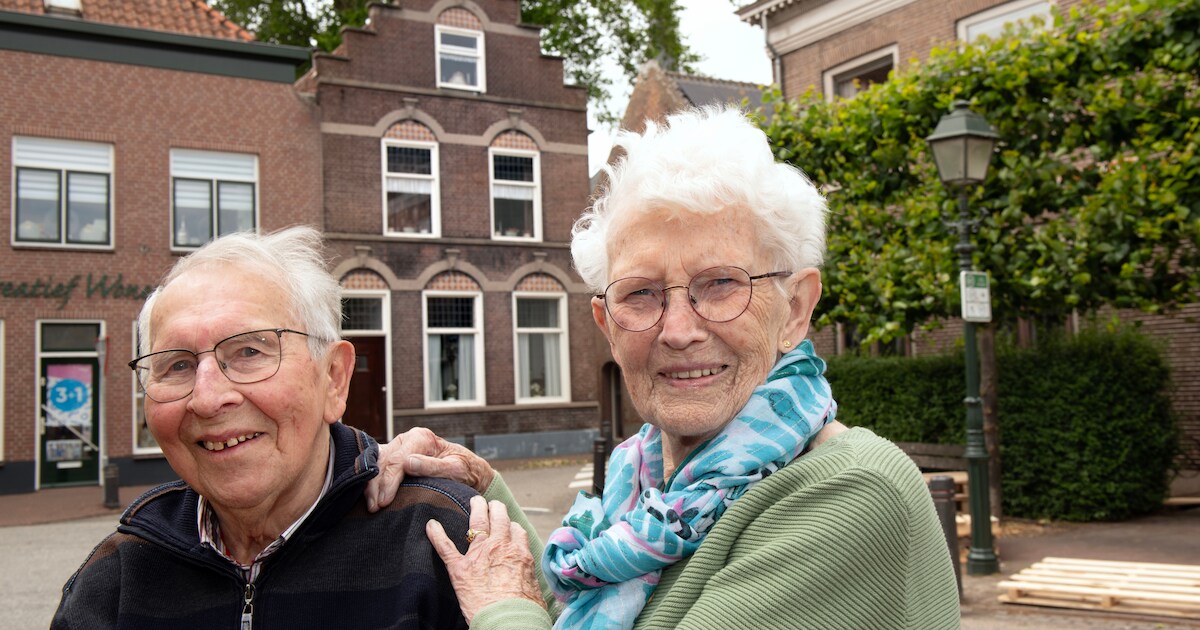 Al decennia delen Adri (94) en Geertje (86) lief en leed met elkaar: ‘Op haar was ik voor het eerst 