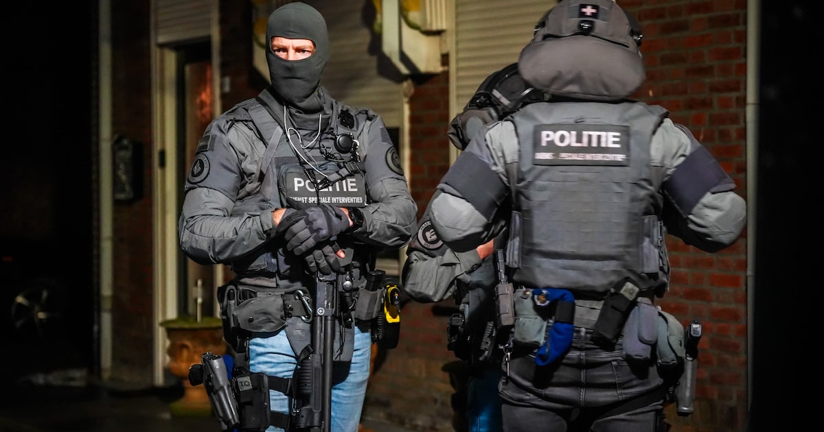 Politie-invallen op vier plekken in Hellevoetsluis, één bewoner gearresteerd