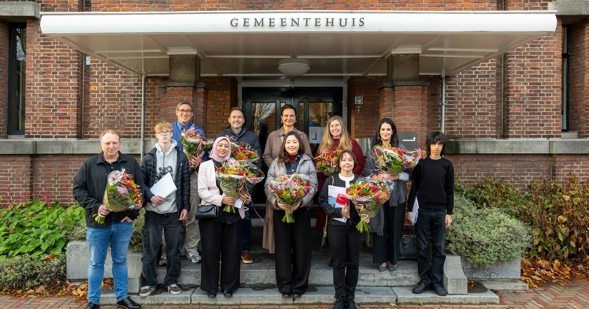 Voorschoten viert nationale naturalisatiedag om nieuwe Nederlanders welkom te heten in gemeente