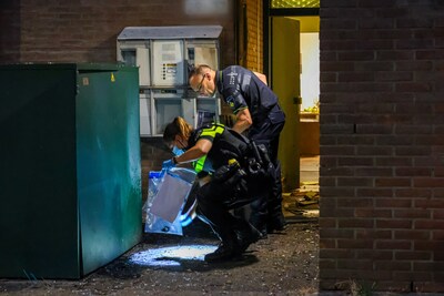 Kapotte ruiten en brievenbussen na explosie aan de Citer in Rotterdam