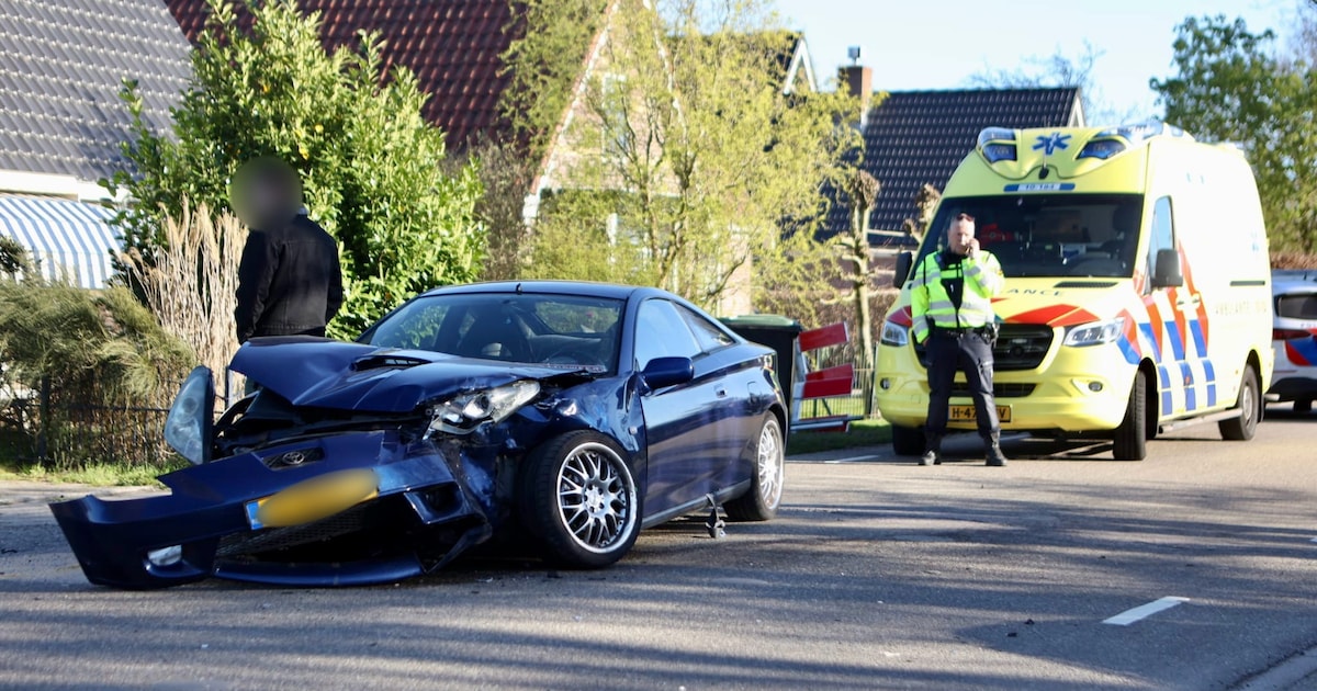 Flinke schade aan auto's na botsing op Oosterdijk in Dirkshorn