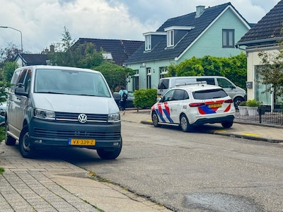 Politie vindt gasdrukwapens en verdovende middelen in Apeldoornse woning, bewoner aangehouden