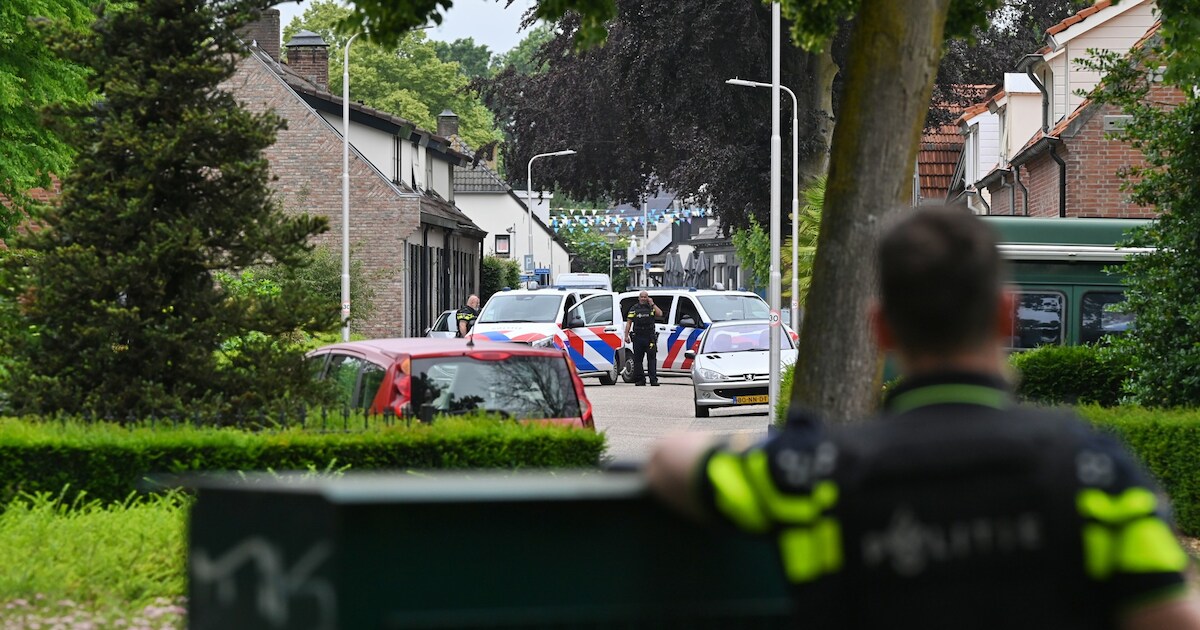 Man raakt gewond als iemand op hem schiet vanuit huis in Berkel-Enschot, politie valt binnen en houd