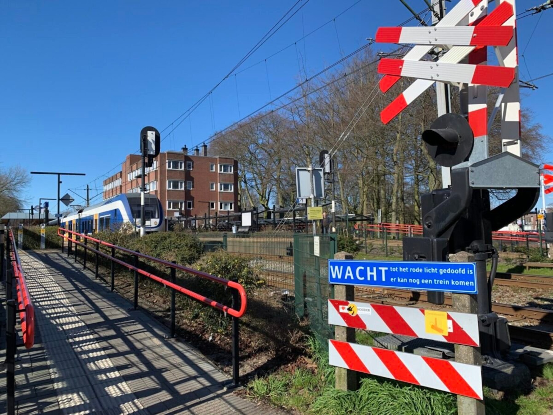 Peukie op het perron? Al zo lang is dat verboden op de stations in Veenendaal