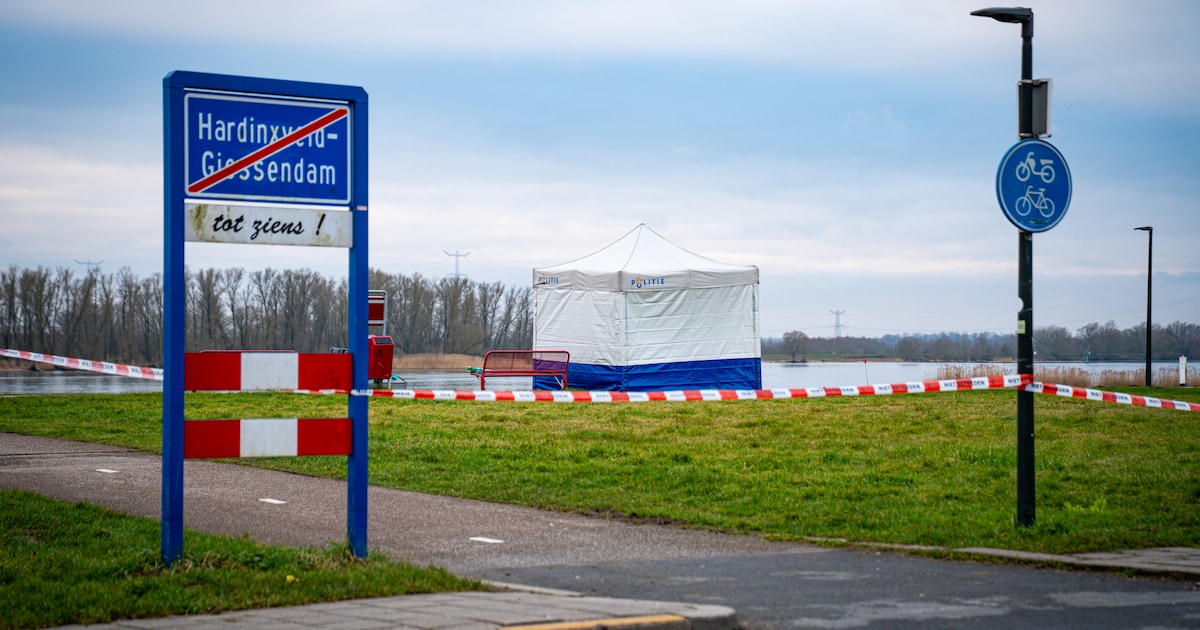 Politie: Overleden man (51) langs Rivierdijk in Hardinxveld-Giessendam stierf natuurlijke dood