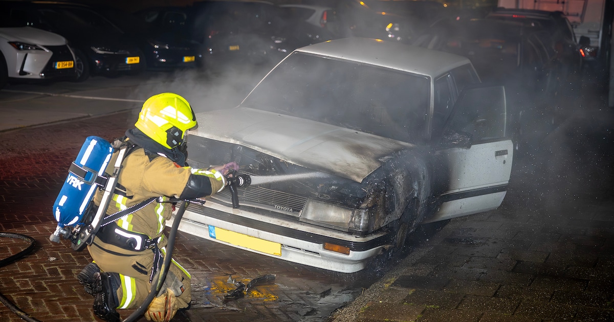 Nachtelijke autobrand in Heemskerk veroorzaakt flinke schade