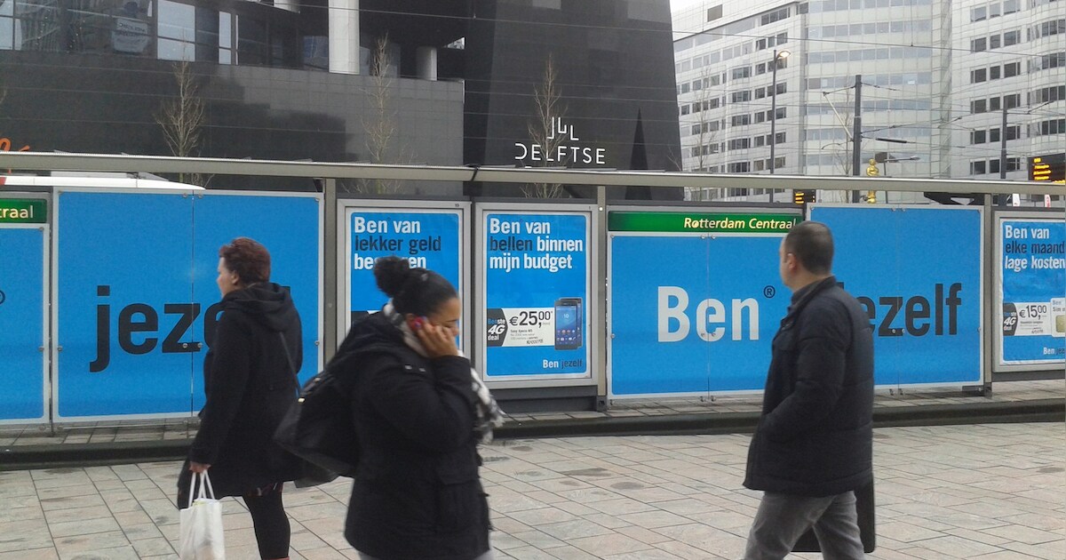 Architect Rotterdam CS ergert zich aan RET-reclame | Regio | AD.nl