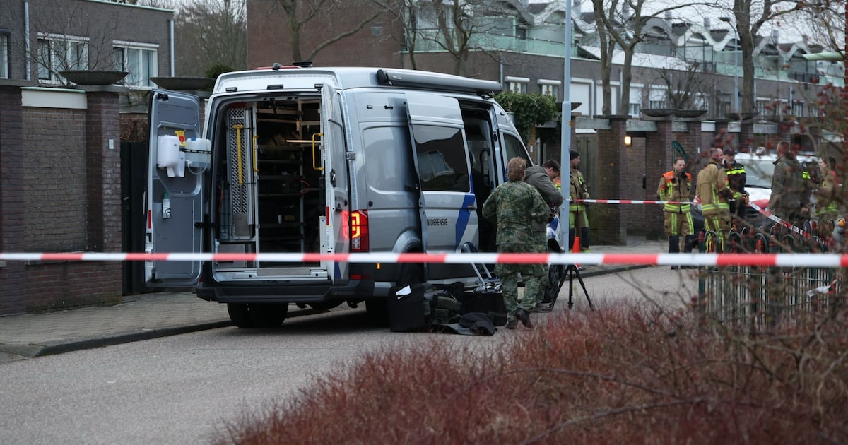 Verdacht pakket aangetroffen op Aagje Dekenstraat in Hoofddorp, Defensie doet onderzoek
