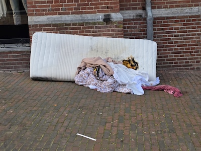 Matras vat vlam in woning aan de Arnhemseweg in Ede