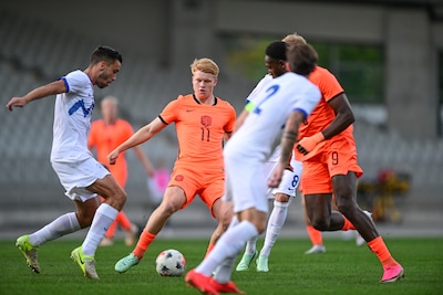Jong Oranje bij rust op voorsprong in Slovenië, goals van Oufkir en Zeefuik