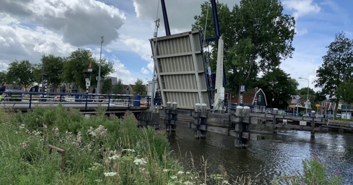 Vaartbrug Krommenie tijdelijk beperkt bevaarbaar door onderhoud