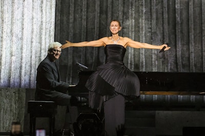 Celine Dion schittert op podium in designjurken en halsketting van 5 miljoen dollar