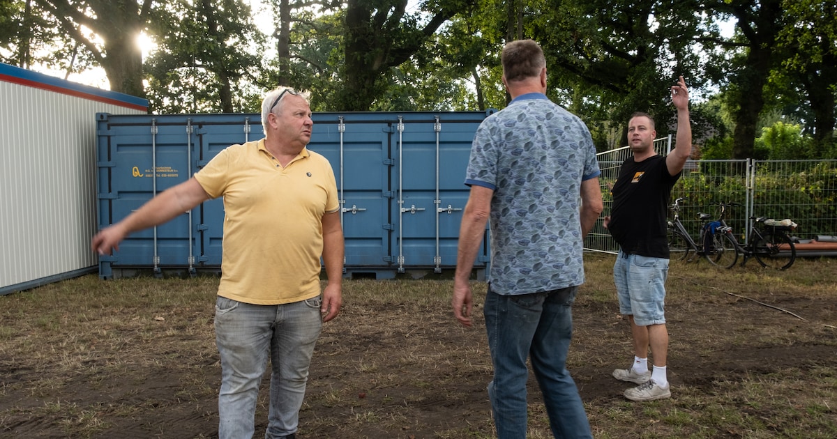 Toiletten, shovels, picknicktafels, koelkasten en héél veel vrijwilligers: dit is allemaal nodig voo