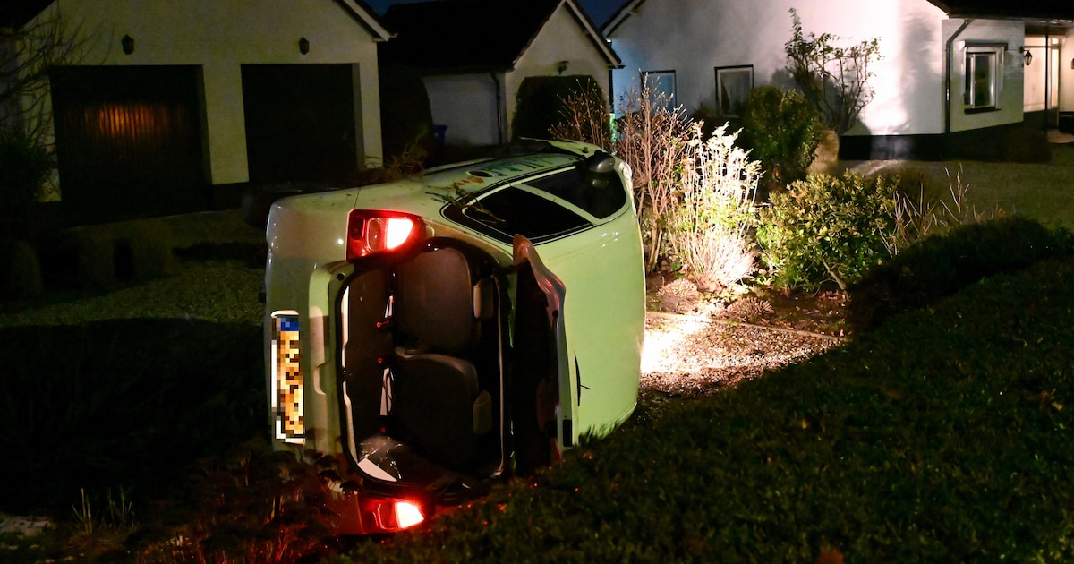 Maaltijdbezorger komt met auto op zijkant terecht door glad wegdek in Everdingen