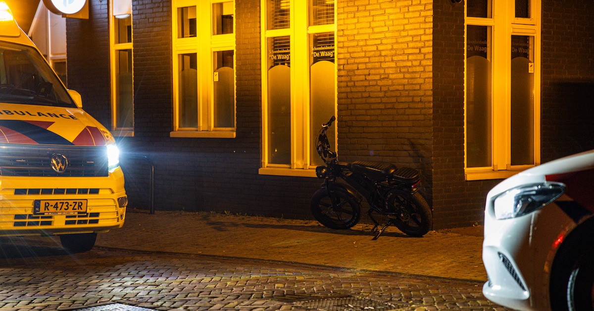 Botsing tussen fietster en scooterrijder op Lijnbaan in Lemmer