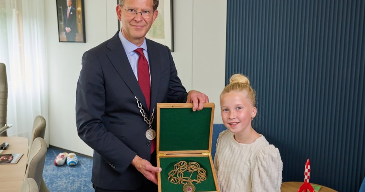 Kinderburgemeester Floor ontwerpt kistje voor ambtsketen Ooststellingwerf