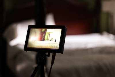 Moeder (37) liet man (64) op camera meekijken bij misbruik dochter (12), alle verzoeken om vrijlatin