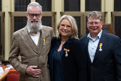 Vught neemt afscheid van veertien raadsleden; één raadslid weigert lintje uit principe