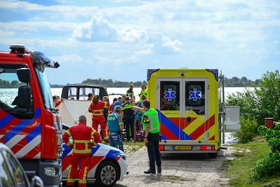 Surfer (58) overleden na aanvaring met boot op Groningse Schildmeer, 19-jarige verdachte aangehouden