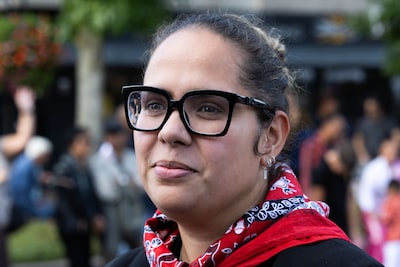 Molukse Eleonora (33) en Nadia (14) vieren wat hun voorouders niet konden: ‘Dit is belangrijk en bij